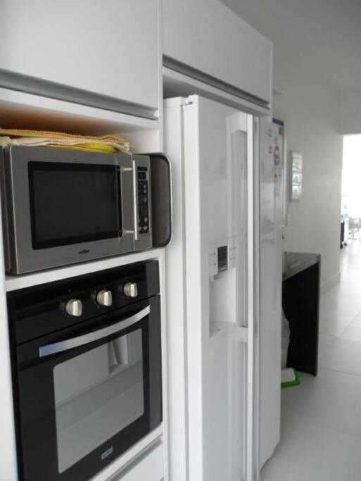 Apto De 3 Dorm De Frente Ao Mar グァルジャー エクステリア 写真